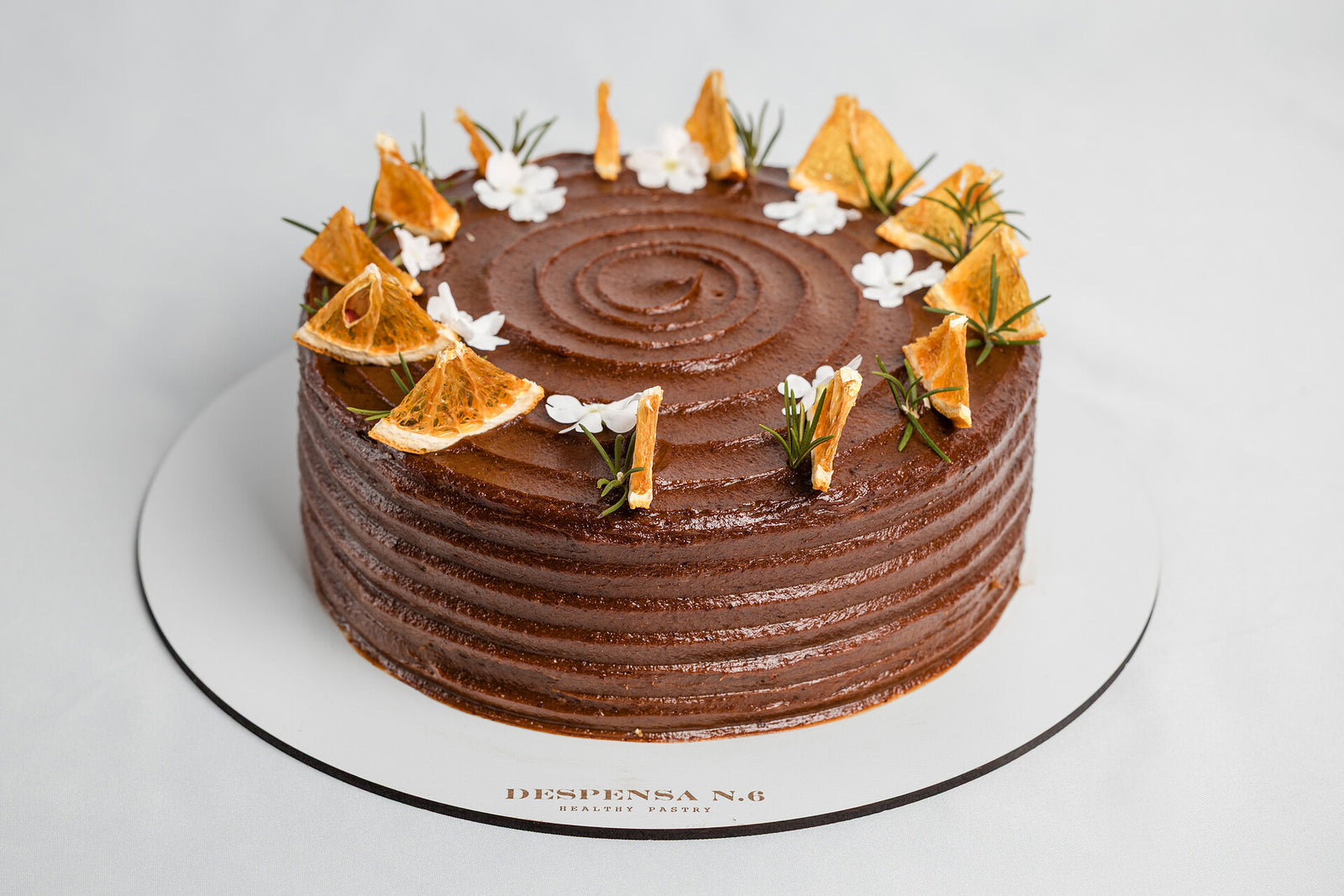 Bolo de laranja sem glúten com creme de cacau e avelã